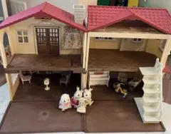 シルバニアファミリー 赤い屋根の大きなお家 家具少々＋人形付き