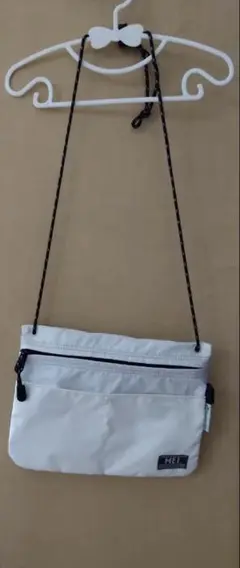 MEIホワイトサコッシュ