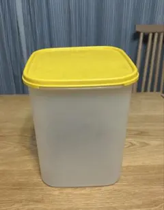 超美品 タッパーウェアTupperwareジャイアント イエロー容量 8.8L