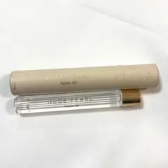 Her lip to BEAUTY NUDE PEARL Perfume Oil