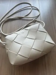 編み込み　ショルダーバッグ　ピンクベージュ