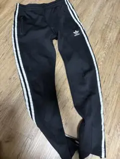 adidasオリジナルズ　 ブラック ジャージトラックパンツ