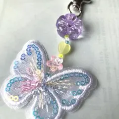 キーホルダー　蝶のモチーフレースとビーズ