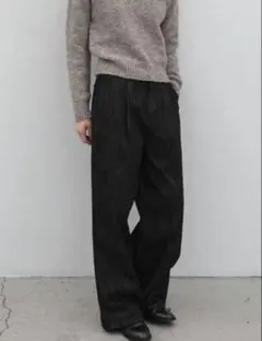 新品タグ付 OHOTORO Curve Tucked Jeans ブラックデニムのサムネイル