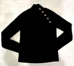 【未使用】お値下げ。ZARA 豪華なゴールドボタンが素敵なハイネックニット