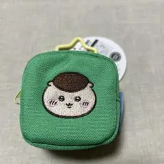 ちいかわ　カラビナつき刺繍スクエアミニポーチ　くりまんじゅう