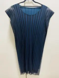 ほぼ未使用　PLEATS PLEASEトップス　イッセイミヤケ プリーツプリーズのサムネイル