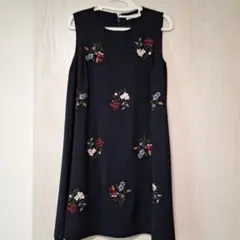 Cheek　花柄刺繍 ノースリーブ ワンピース　ネイビーのサムネイル