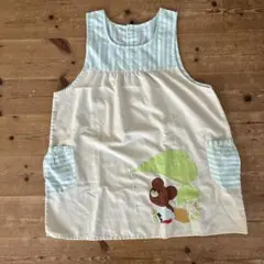 クマのイラスト付きエプロン