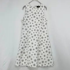 【ワンピース　ひざ丈　ノースリーブ　総柄　ロゴ柄　モノトーン　白　黒　古着】