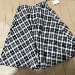 【新品未使用タグ付き】ヴァンスエクスチェンジ膝丈スカートのサムネイル