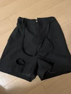 黒のハーフパンツ 調整可能ウエストベルト