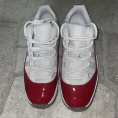 Jordan 11 Low レッド ホワイト スニーカー