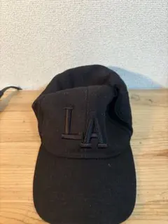 LAロゴ刺繍 黒ベースボールキャップ