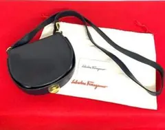 極美品 サルヴァトーレフェラガモ 金留具 丸型 ミニショルダーバッグ