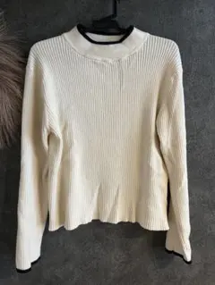 【美品】ホワイトリブ編み長袖セーター