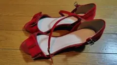 レッド ストラップ サンダル 太ヒール