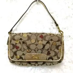 Coach シグネチャー ハート柄 ゴールドお財布ポーチ　美品のサムネイル