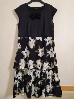 INGEBORG インゲボルグ/花柄ティアードワンピースミディアム丈黒色のサムネイル