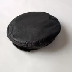 新品未使用　フェイクレザー 黒 ベレー帽