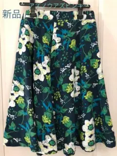 新品　アズノウアズピンキー　花柄スカートのサムネイル