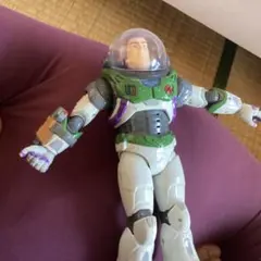 バズ・ライトイヤー アクションフィギュア