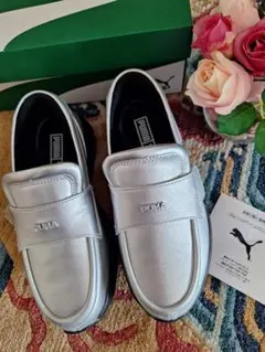 PUMA ウィメンズローファー 23㎝ シルバー 厚底、新品♥のサムネイル