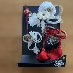 成人式 髪飾り 4点セットホワイト ゴールド　赤