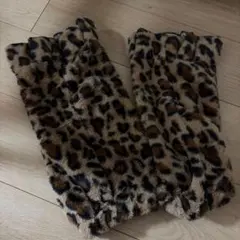 ヒョウ柄ファーレッグウォーマー