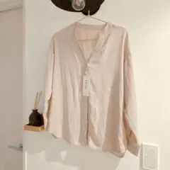 新品タグ付き♡デコルテリラックスシャツ シフォンシャツ シフォンブラウスのサムネイル