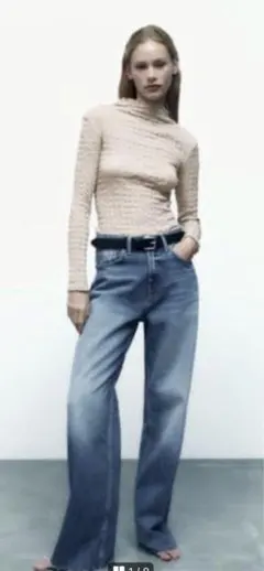 ZARAテクスチャ入り生地トップス