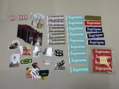 Supreme ステッカー まとめ売り（Tiffany, Burberry他）のサムネイル