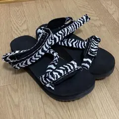 ゼブラ柄 厚底ストラップサンダル GU ウレタン ブラック ホワイト 夏のサムネイル