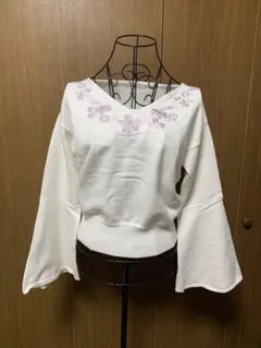 ベルスリーブニット 花刺繍ニット 白ニット Vネック