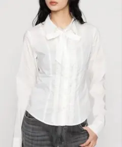 LAGUA GEM FRONT FRILL COMPACTシャツ WHT ラグアのサムネイル