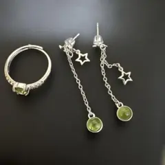最終値下げ天然石ペリドット 星型チャーム付きピアスとリングセット、合金、新品