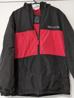 美品　フード付きブラックレッドジャケット
