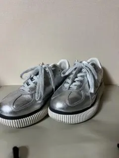 オニツカタイガー　デレシティ　23.5cm　シルバー／ホワイト　厚底スニーカー