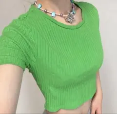 zara クロップド Tシャツ　グリーンのサムネイル