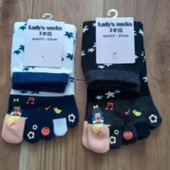 キャラクター柄 5本指ソックス 2足セット 23〜25cm　星　りんご　音符　花