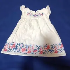 GAP刺繍入りホワイトワンピースのサムネイル