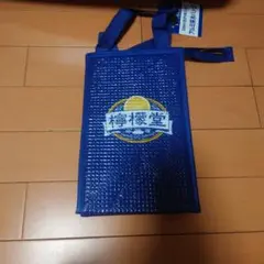 青いトリーツポーチ 合成樹脂製
