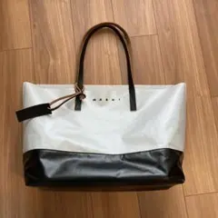 【MARNI】マルニTRIBECAショッピングバッグ シルバー ブラックのサムネイル
