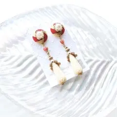 3点目半額❁⃘*.゜ フラワーパールとヴィンテージボタンのホワイト珊瑚ピアス