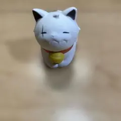 鈴付き可愛い白猫フィギュア