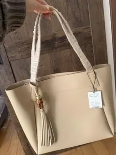 CECIL McBEE ベージュショルダーバッグ Mサイズ