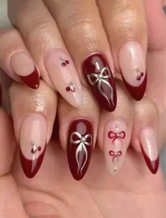 赤とベージュのリボンデザインネイルチップ 24個入り