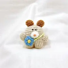 青空の下をいっしょにお散歩したい、青いお花ポシェットのハムスターさん✿あみぐるみ