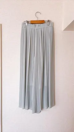 ユニクロ　プリーツズボン　Mサイズ