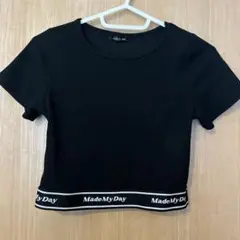 黒いリブ編みクロップドTシャツ